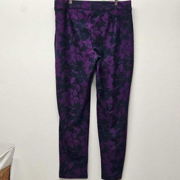 Chicos Travelers Pants Crepe Floral Straight Leg Pull On Sz 2R 12R Purple Travel - Picture 3 of 15